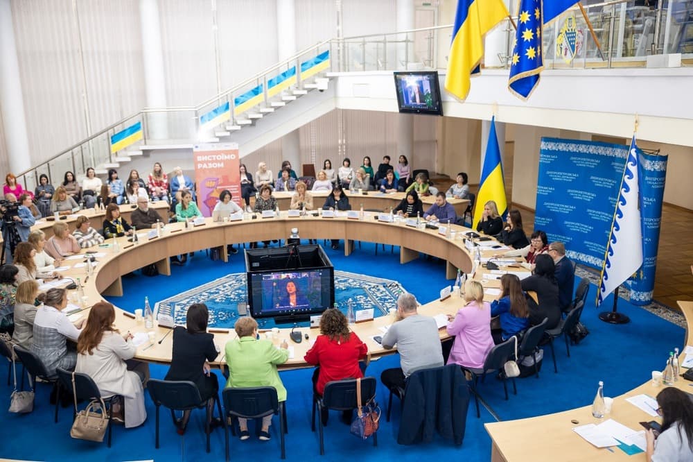 Влада працює над підтримкою жертв сексуального насильства під час конфлікту на національному та регіональному рівнях: долучаються Донеччина і Луганщина