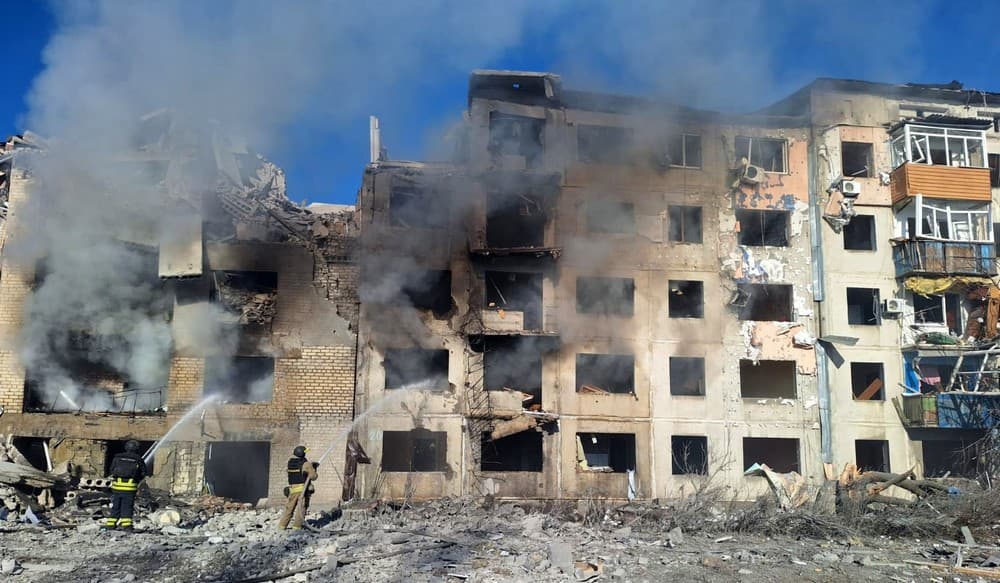 Ворог завдав 2 456 удари по лінії фронту та житловому сектору на Донеччині, є поранені