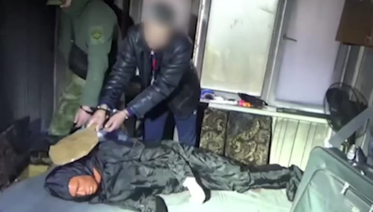 В окупованому Донецьку чоловік побив свою знайому сковородою і задушив її