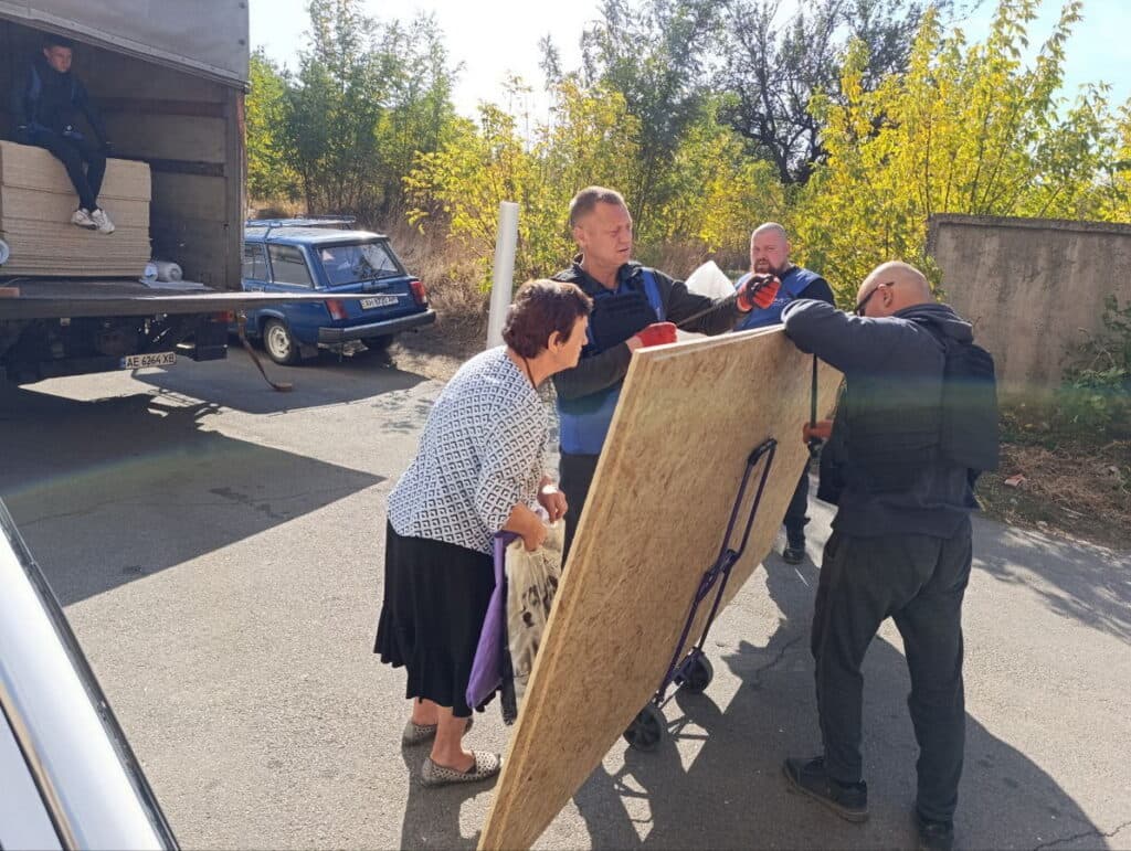 "Янголи спасіння" привезли допомогу в Дружківку постраждалим від обстрілів