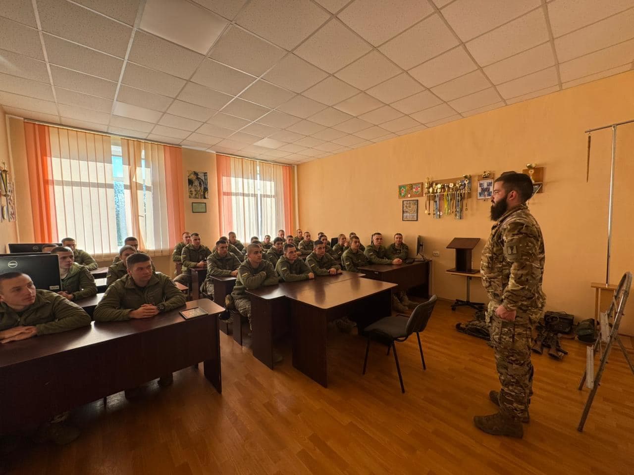 Головний кінолог Луганського прикордонного загону виступив перед майбутніми офіцерами кінологічних підрозділів 3