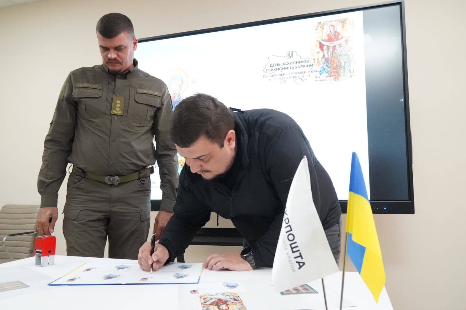 Луганщина першою ввела в обіг поштову та погасила марку Під покровом Богородиці 3Луганщина першою ввела в обіг поштову та погасила марку Під покровом Богородиці 3