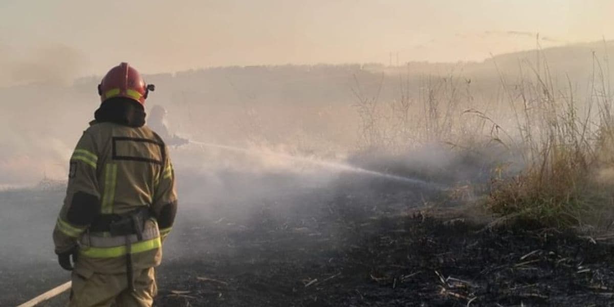 Луганські вогнеборці ліквідували пожежу на відкритій території на Харківщині 2