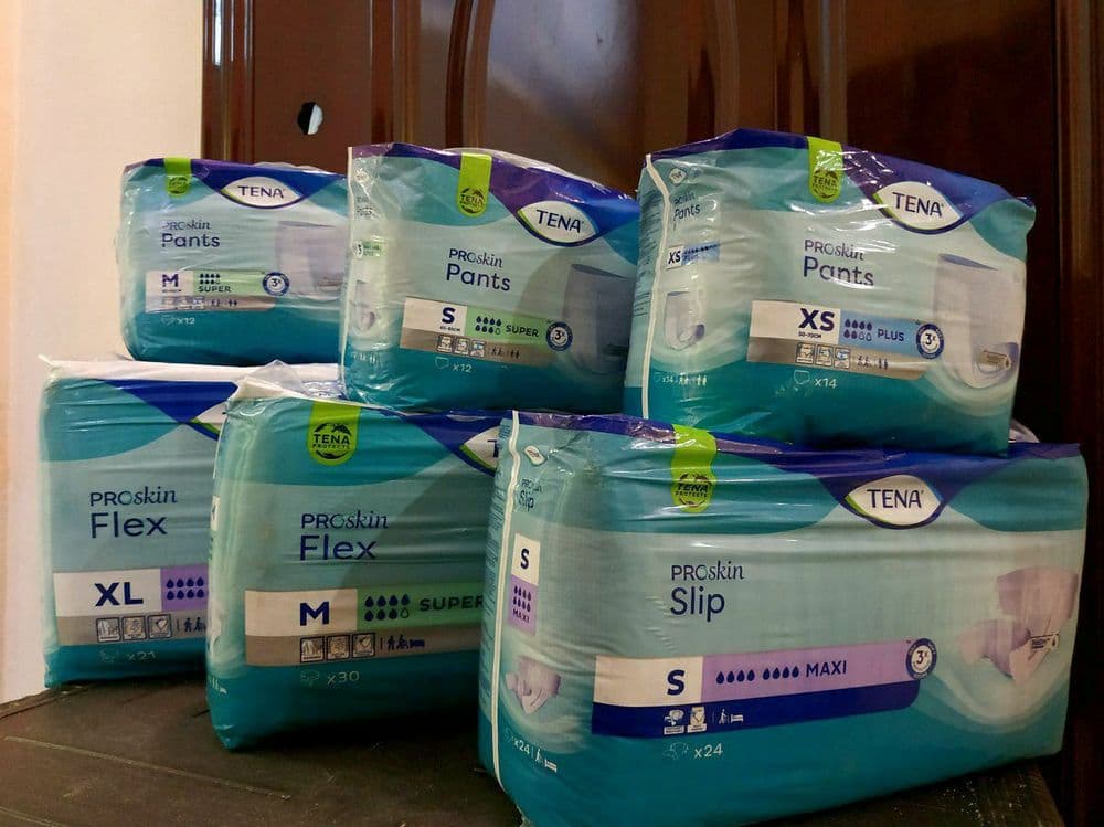 У Києві родини ВПО можуть отримати підгузки для дорослих