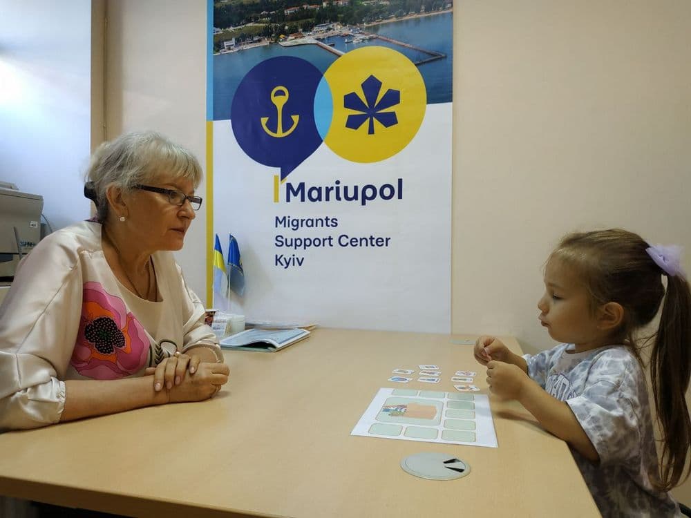 У Києві для дітей з Маріуполя працює логопед