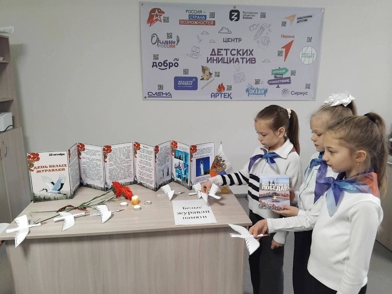 Маріупольських школярів змусили приєднатися до акцій "пам'яті полеглих воїнів росії"