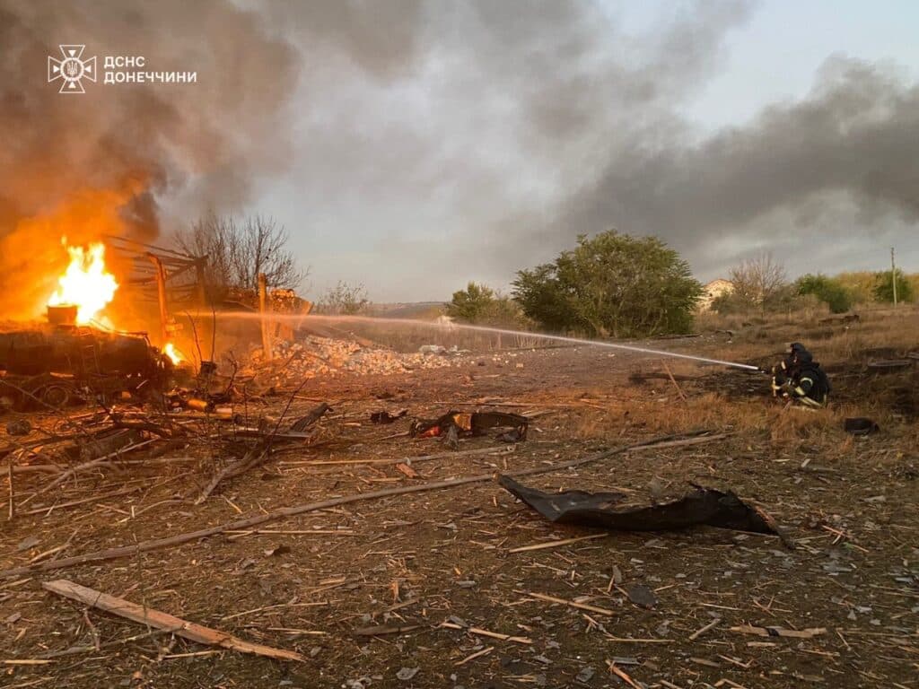 На Донеччині протягом минулої доби рятувальники ліквідували 11 пожеж