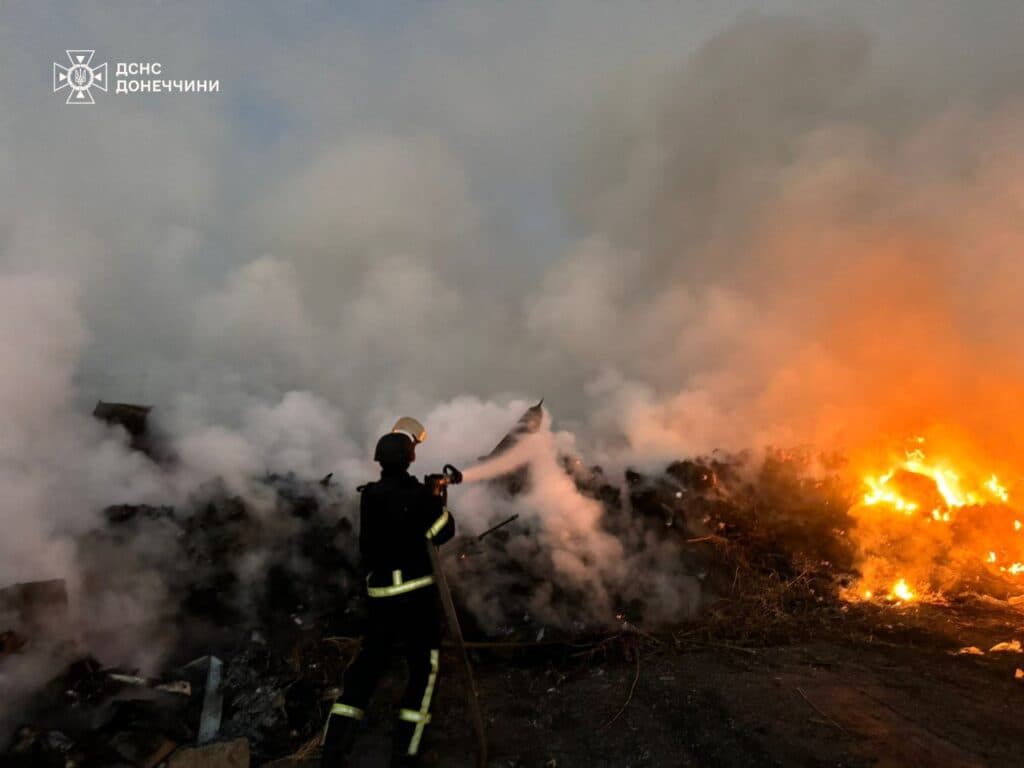 На Донеччині протягом минулої доби рятувальники ліквідували 11 пожеж