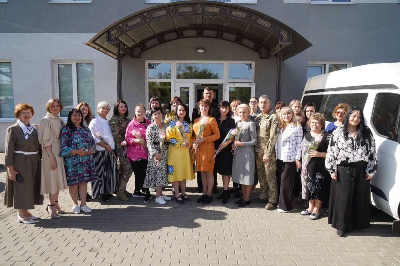 Освітяни Луганщини отримали відзнаки МОН та ОДА 6