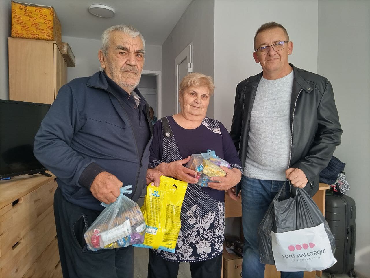 Переселенці з Покровської громади отримали гуманітарну допомогу в селі на Закарпатті 5