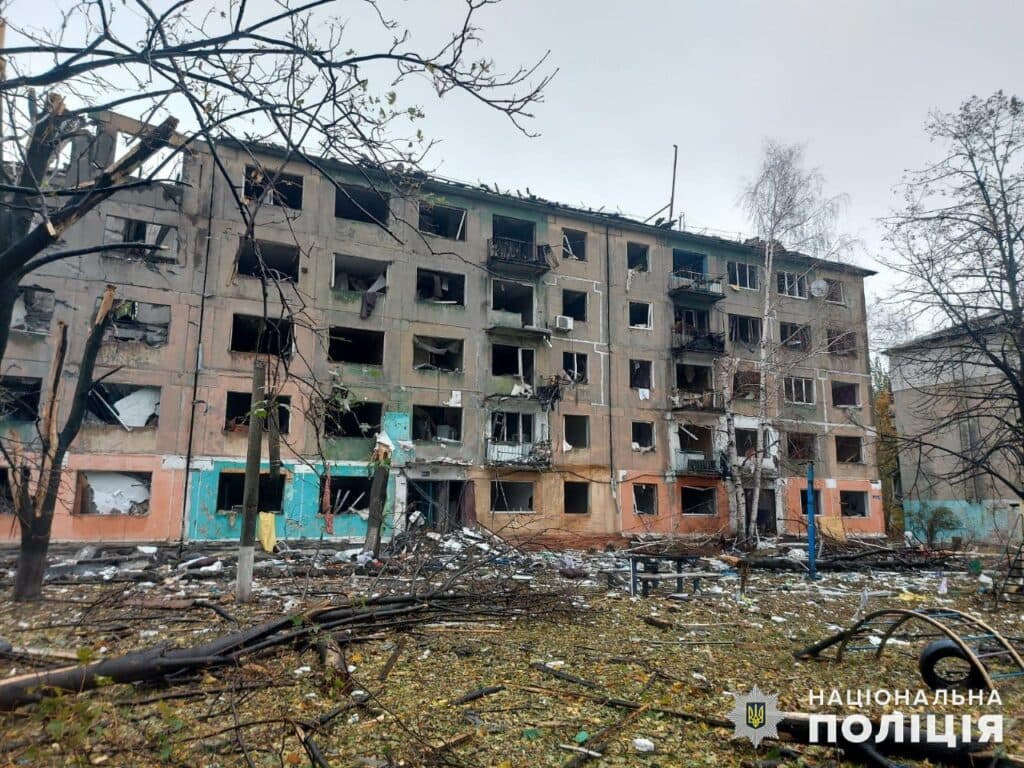 Поліцейські зафіксували 2 437 ворожих обстрілів Донеччини за добу