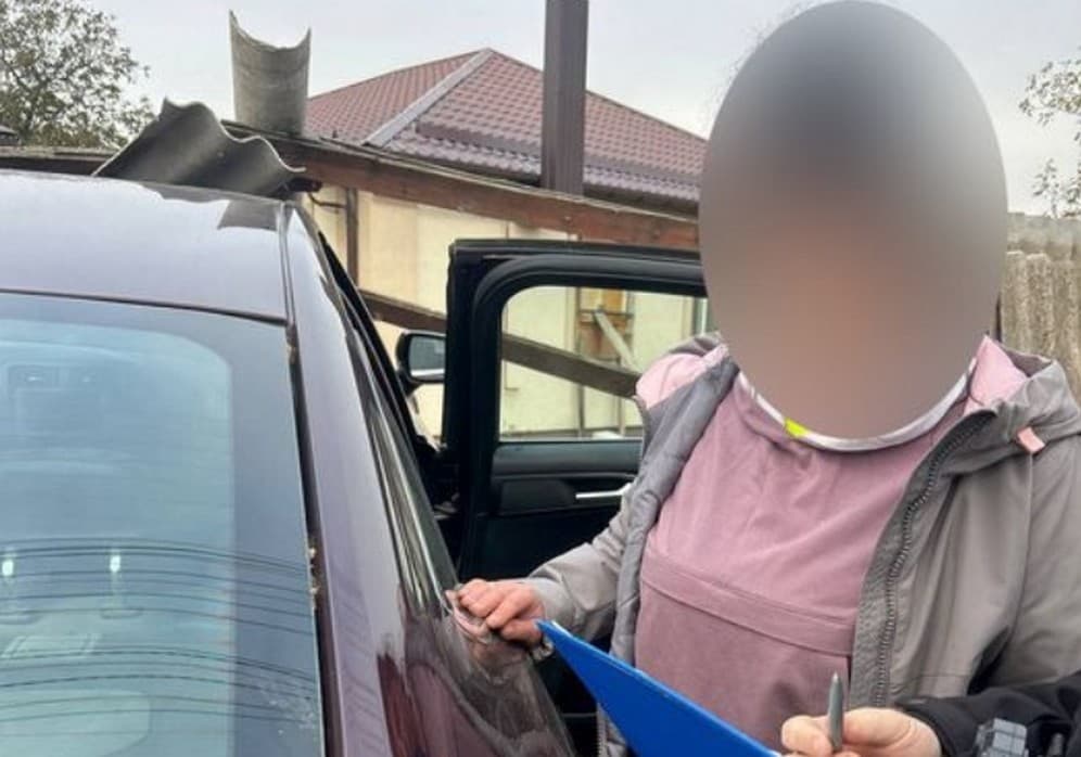 У Слов’янську поліцейські склали протоколи на водійку, яка "влетіла" в паркан