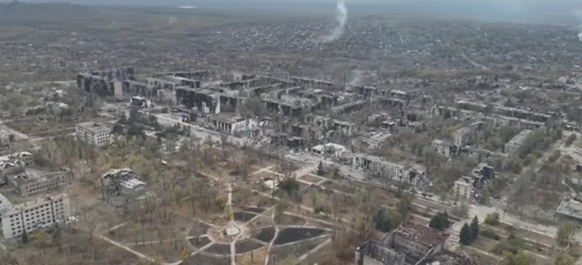 В МВС Показали ще одне українське місто, знищене росіянами — Торецьк (відео)