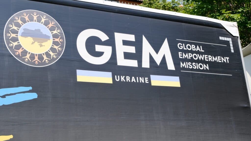 В Киеве ВПЛ из Станично-Луганской общины получили продуктовые наборы от GEM and HGBF 1