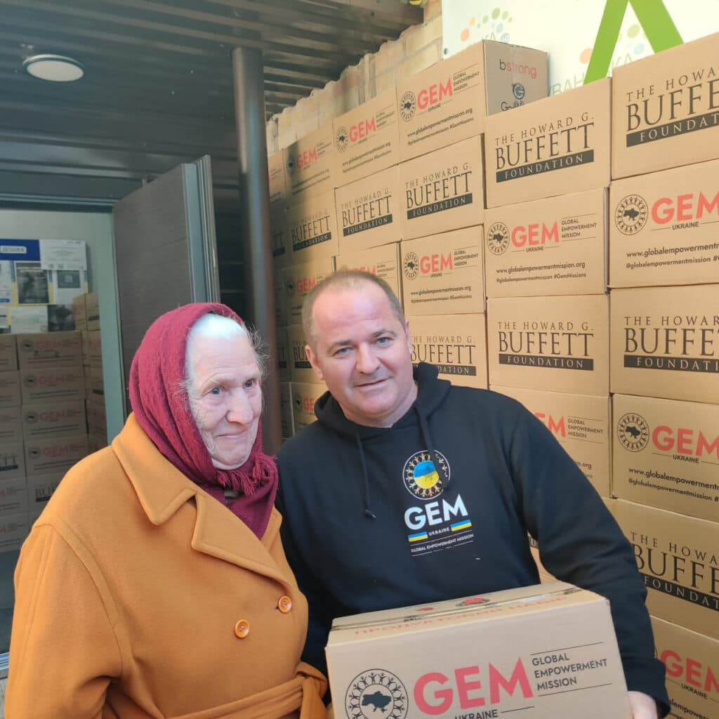 В Киеве ВПЛ из Станично-Луганской общины получили продуктовые наборы от GEM and HGBF 4