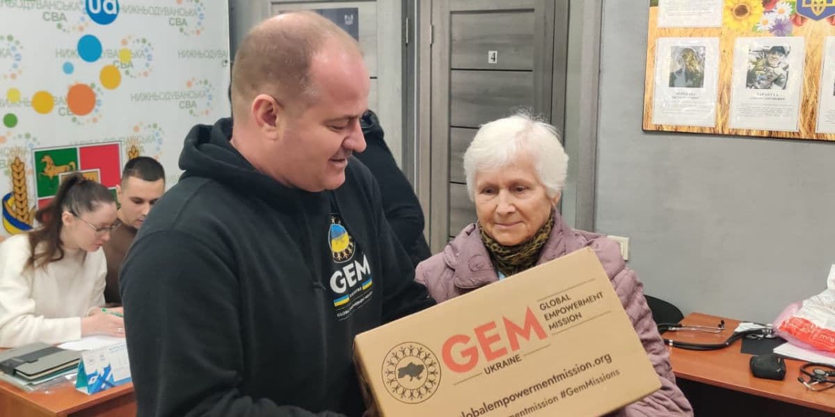 У Києві ВПО зі Станично-Луганської громади отримали продуктові набори від GEM and HGBF 5