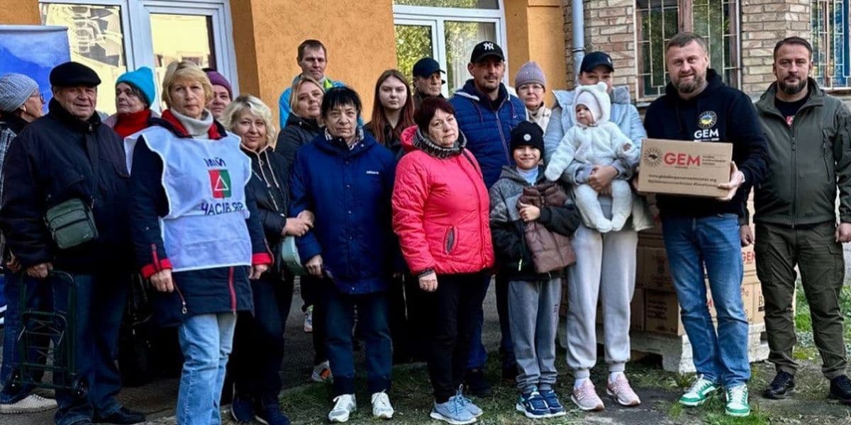 У Києві переселенці з Часовоярської громади отримали гуманітарну допомогу від GEM і HGBF
