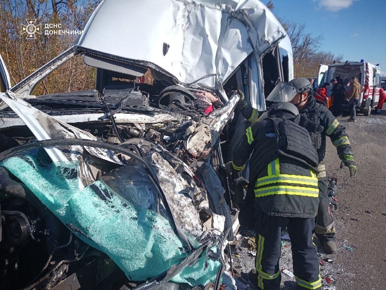 У Покровському районі маршрутка з пасажирами потрапила в жорстке ДТП 1