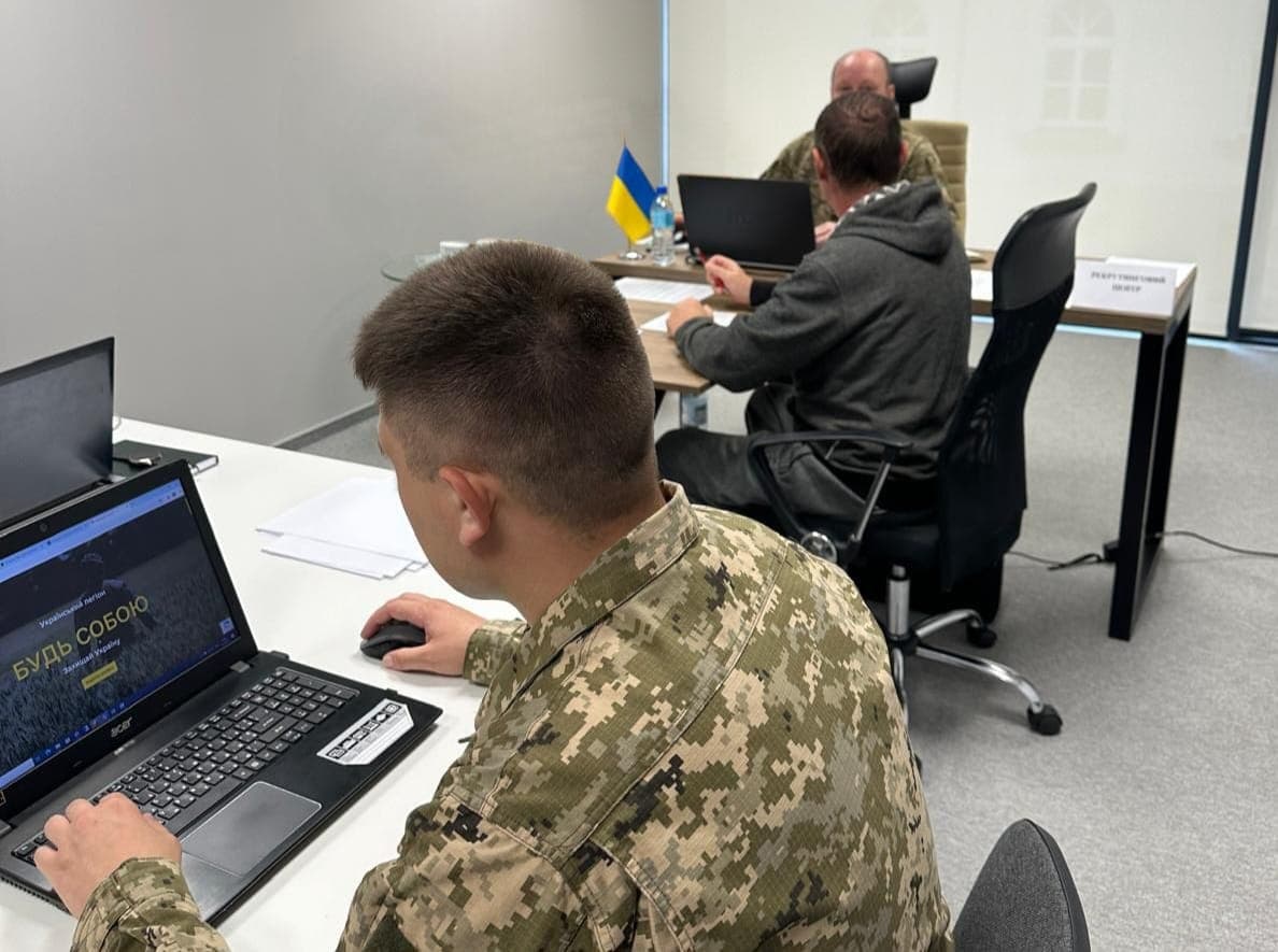 У Польщі відкрився перший рекрутинговий центр для добровольців-громадян України