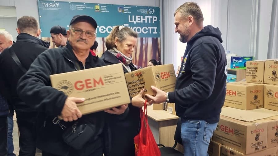 У столичному центрі підтримки ВПО Маріупольського району Серце Сходу роздавали гуманітарну допомогу 0