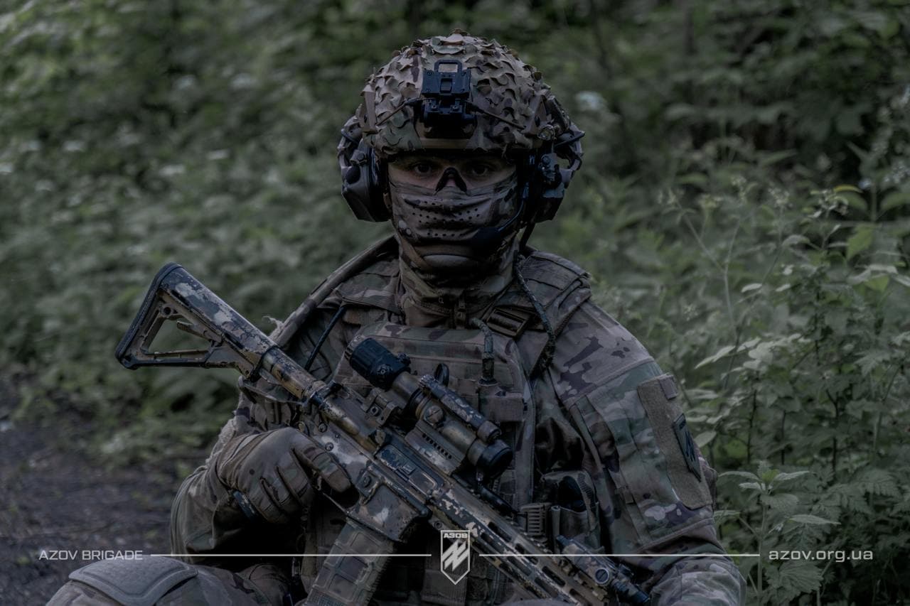 В Азові показали будні піхоти у лісах Луганщини 7
