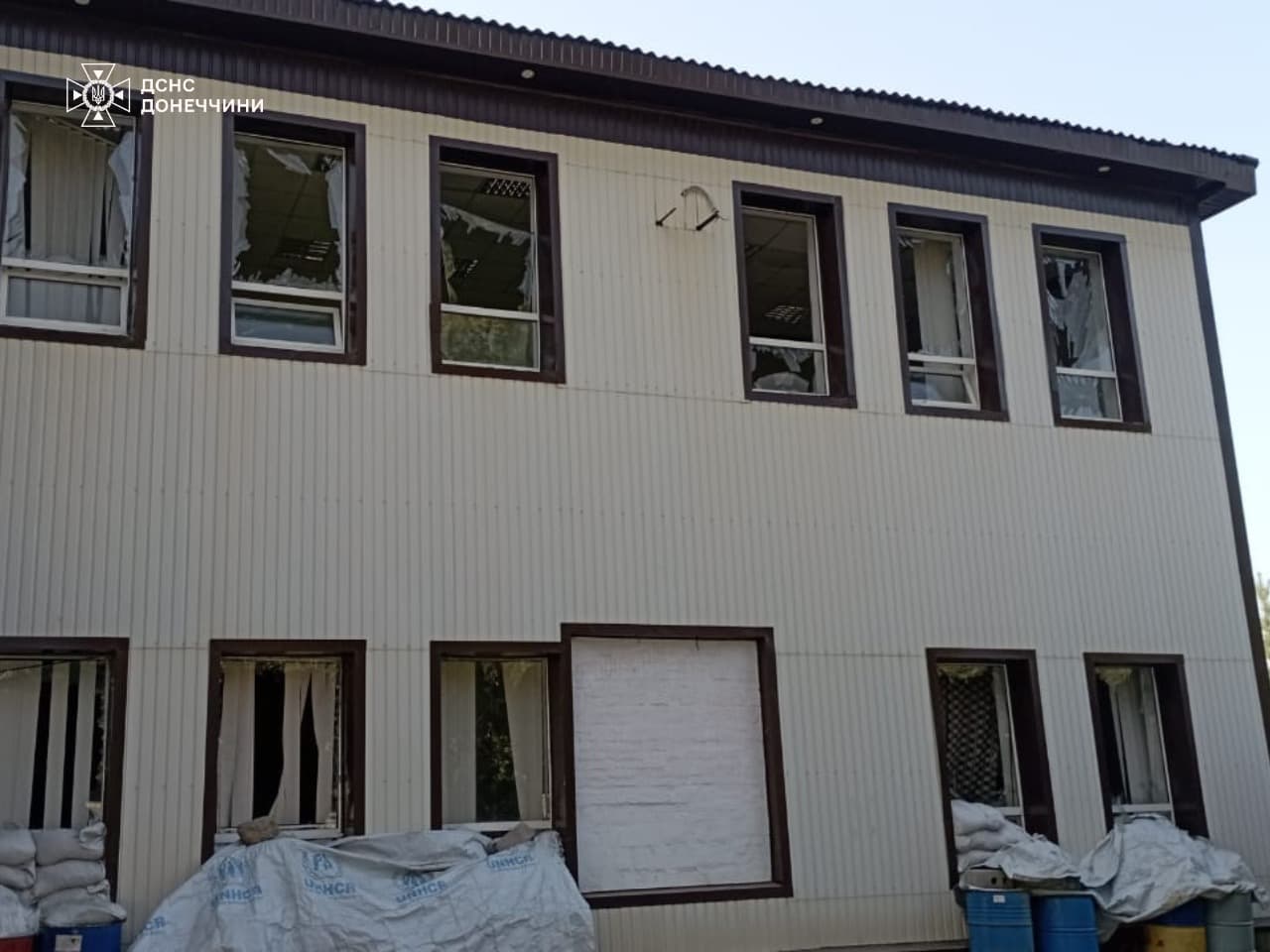 Внаслідок ранішнього обстрілу Краматорська пошкоджено пожежно-рятувальну частину