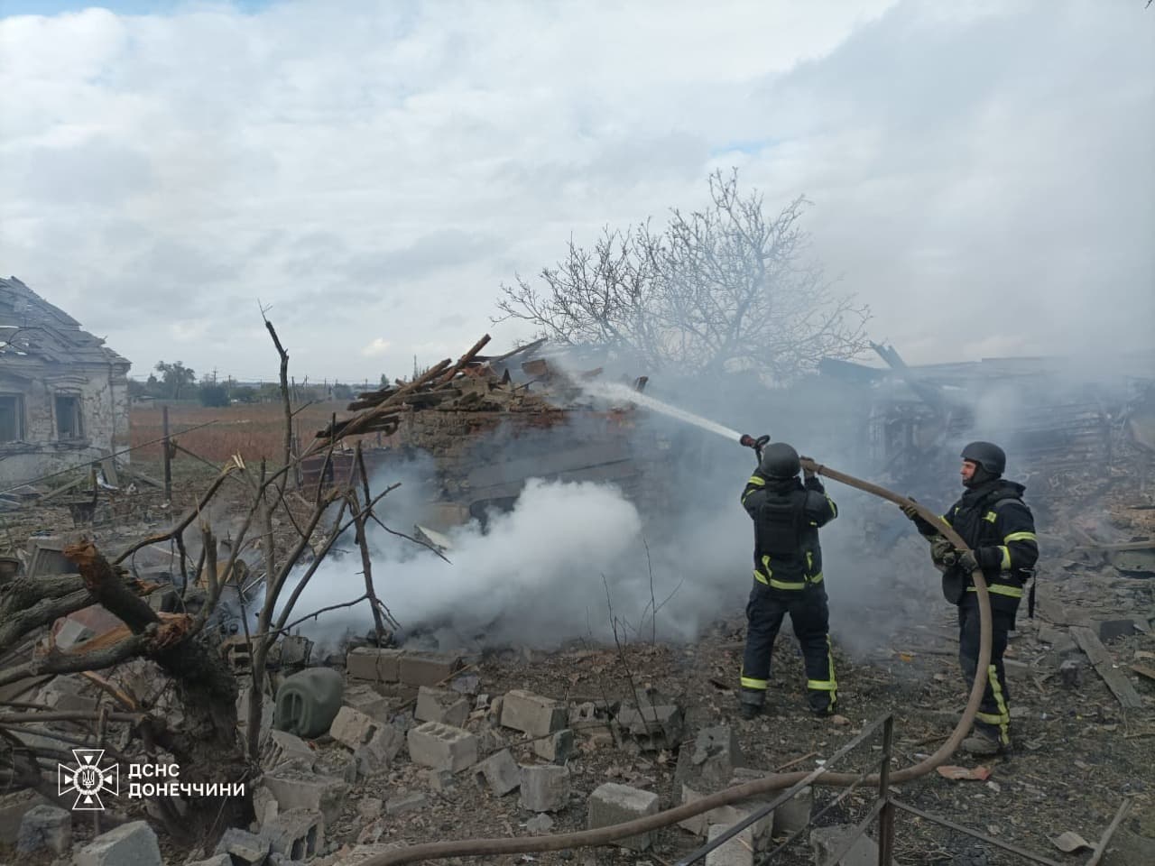 Вогнеборці ліквідували загоряння житлового будинку після ворожого обстрілу Улакли на Донеччині 1