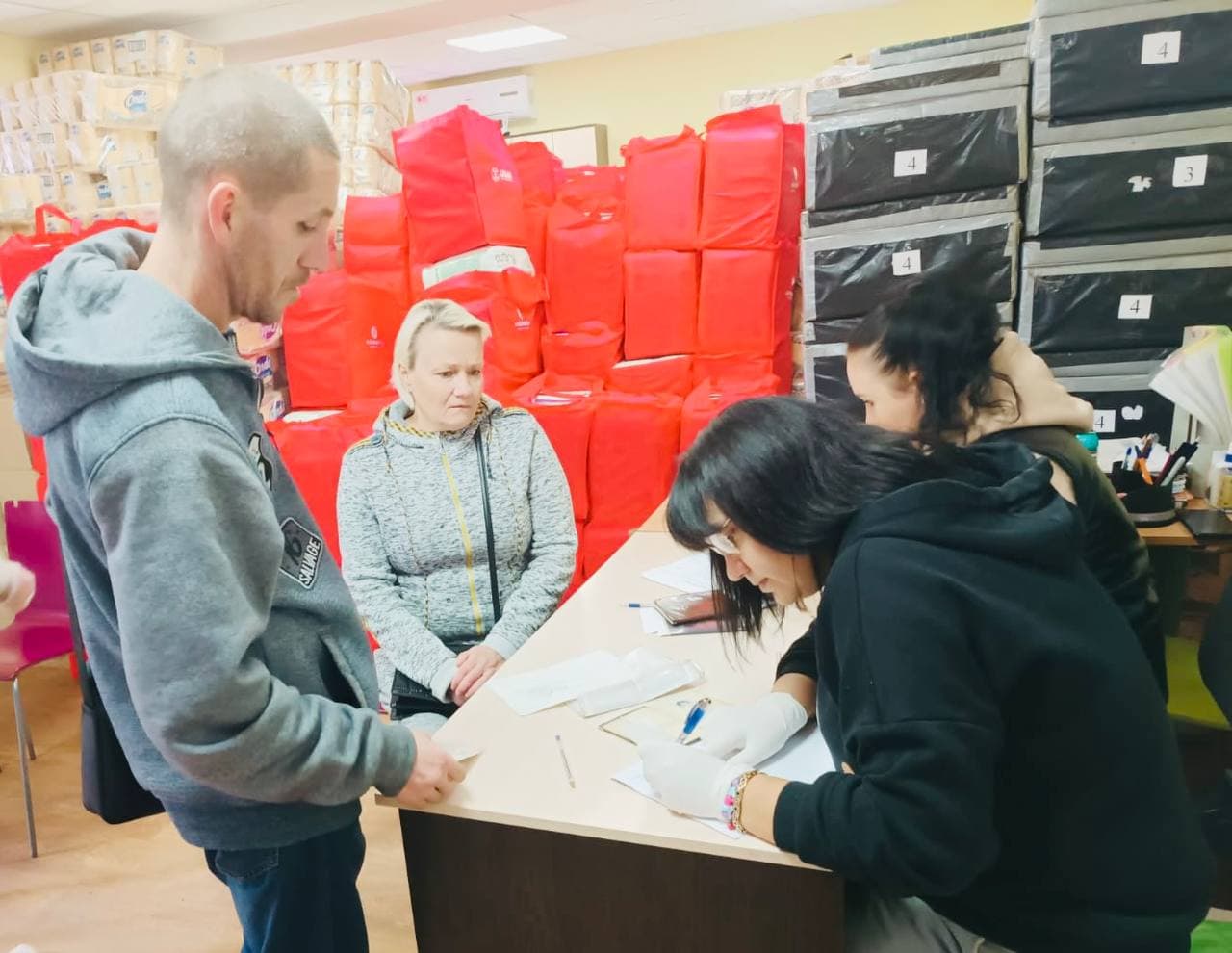 World Central Kitchen передала до Покровська 150 продуктових наборів для ВПО 1