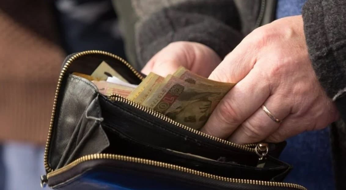 гривні у гаманці, гроші