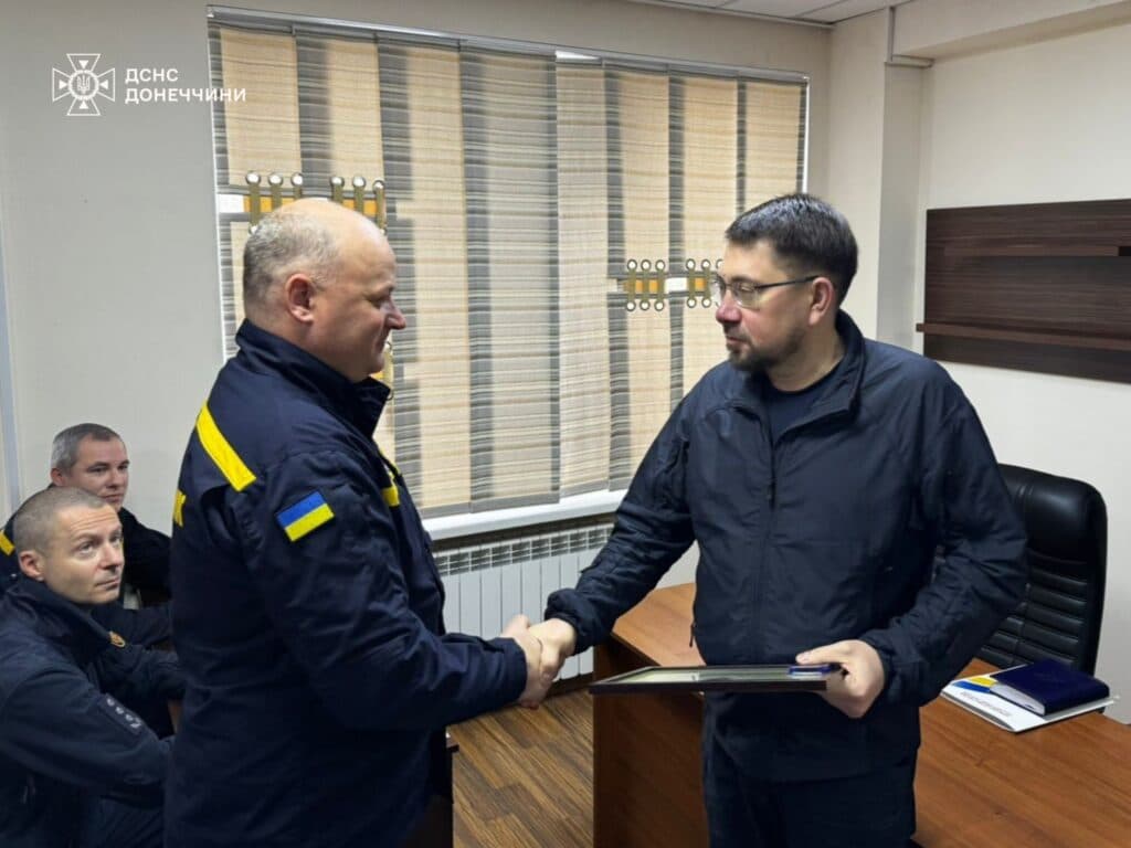 50 спасателей Донбасса отмечены государственными и ведомственными наградами 3