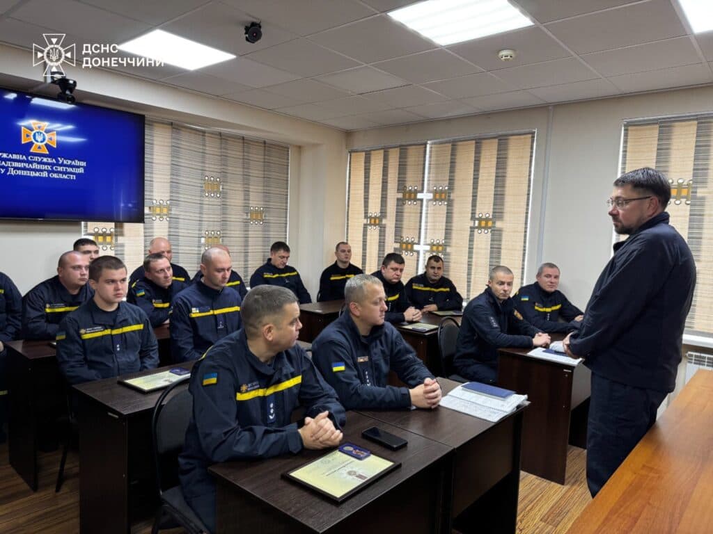 50 спасателей Донбасса отмечены государственными и ведомственными наградами 4