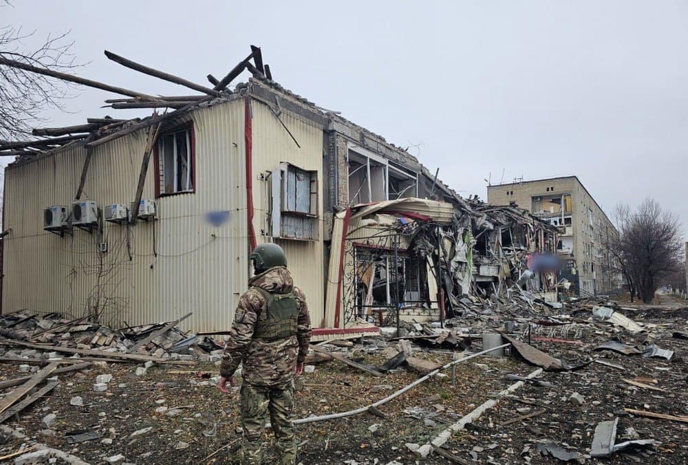 Є загиблий і поранений, пошкоджено пів сотні будинків — наслідки російський обстрілів на Донеччині за добу