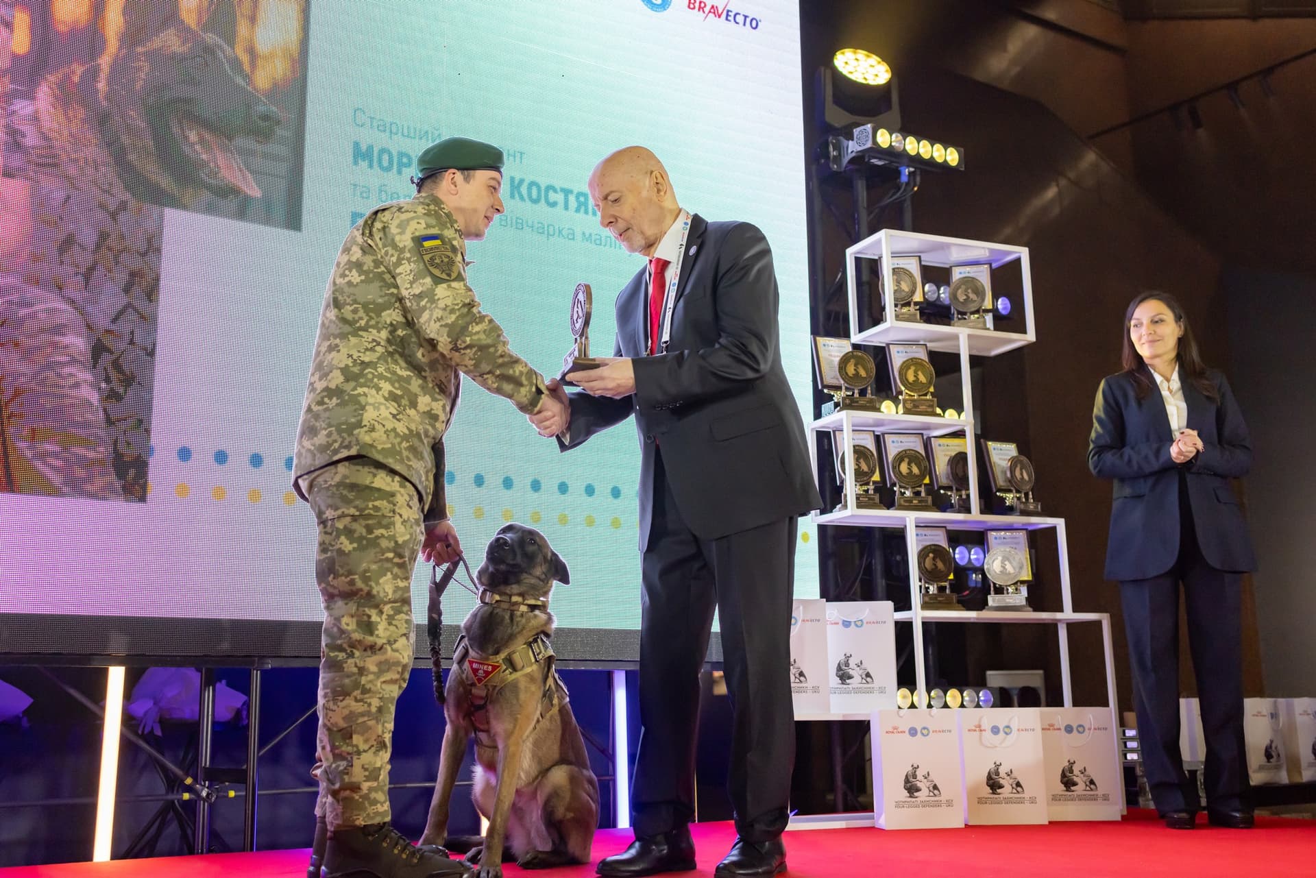 Кінолог-сапер Луганського прикордонного загону та чотирилапий напарник отримали відзнаку в Києві 0