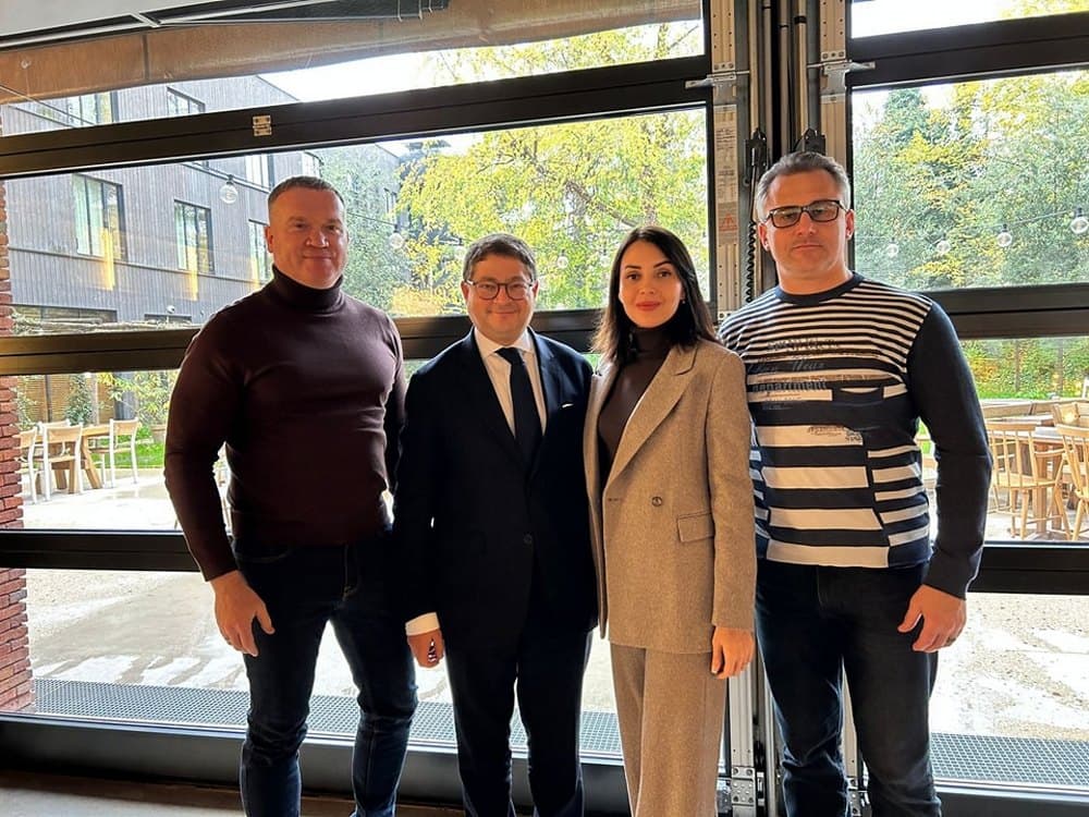 Делегація з Луганщини бере участь у Конгресі мерів та міжмуніципальних президентів Франції