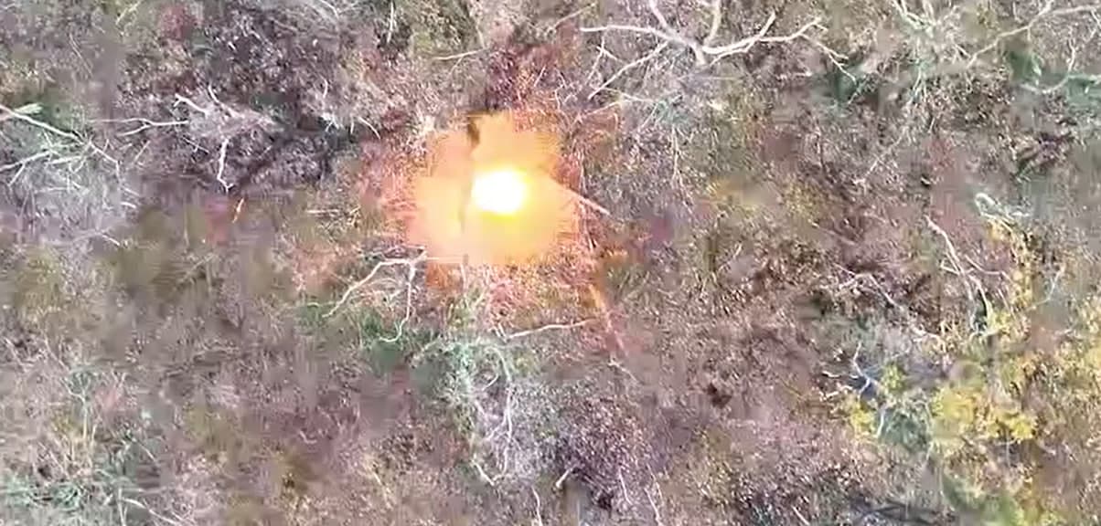 Луганські прикордонники показали роботу дронів по особовому складу та техніці окупантів біля Кремінної