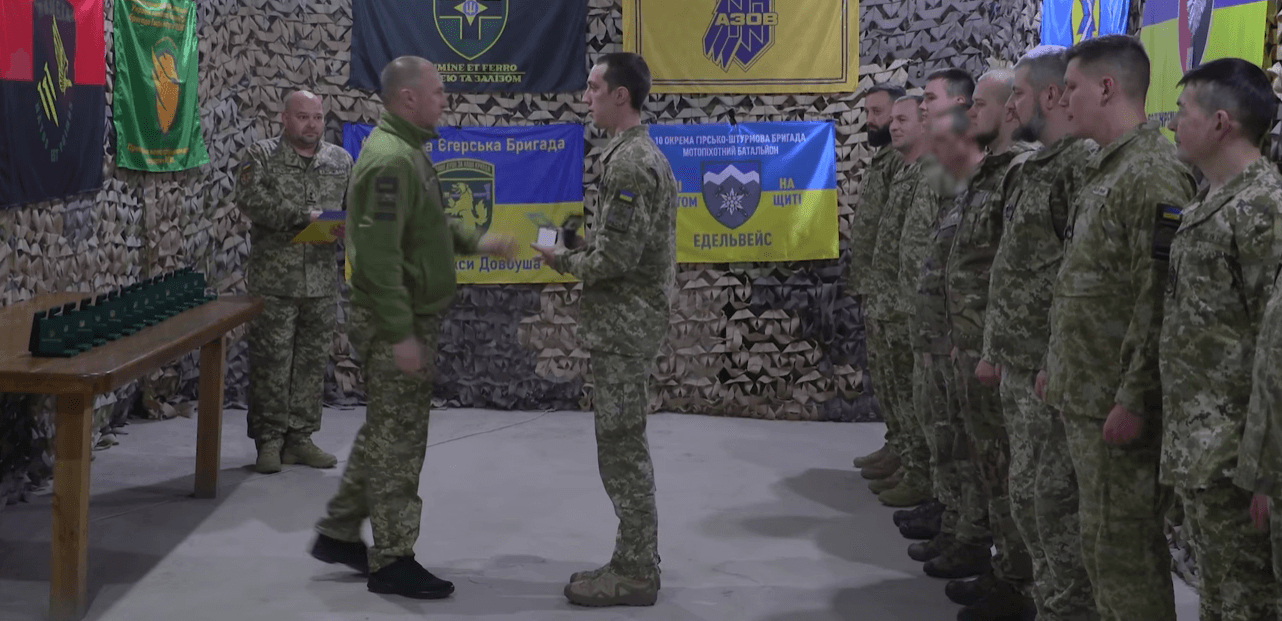 Луганські прикордонники-зв’язківці отримали нагороди з нагоди Дня працівників радіо, телебачення та зв'язку