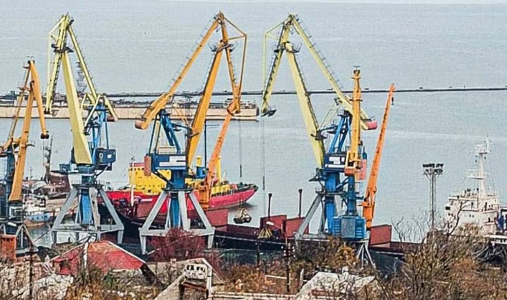 Окупанти вивозять вугілля Донеччини з Маріупольського порту