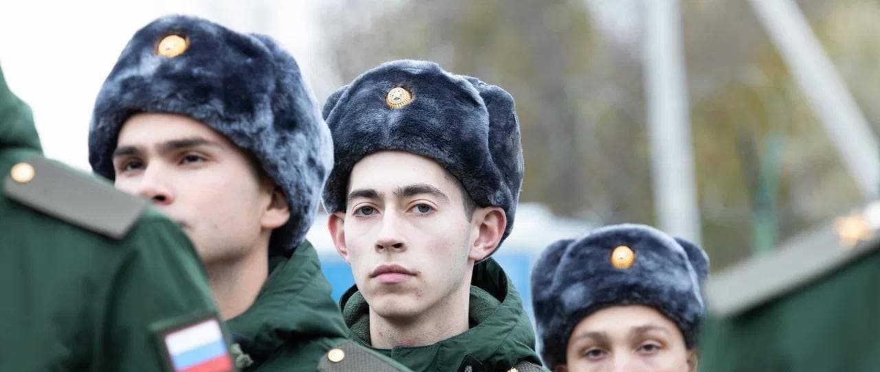 Окупанти відправили перших "призовників" у Маріуполі відправили до лав російської армії