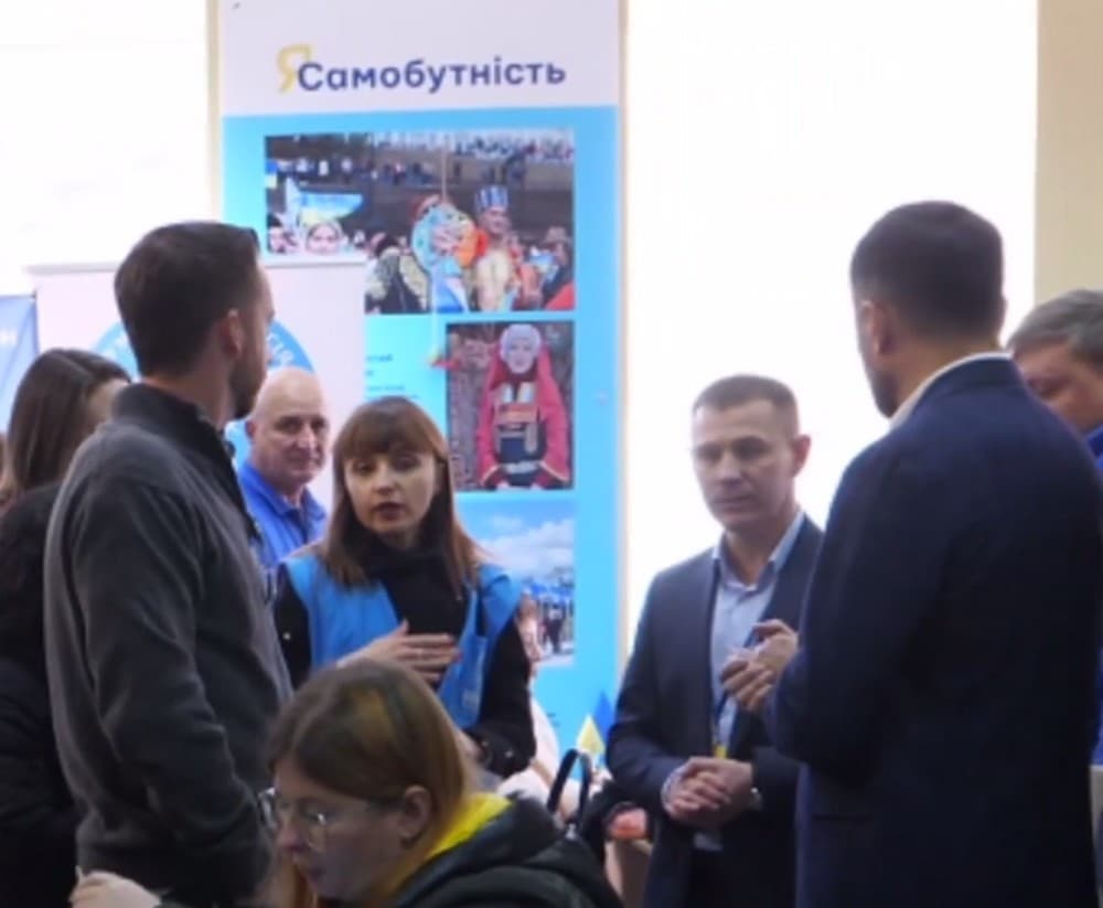 УВКБ ООН з представниками конгресменів США відвідали центр для переселенців з Маріуполя у Дніпрі