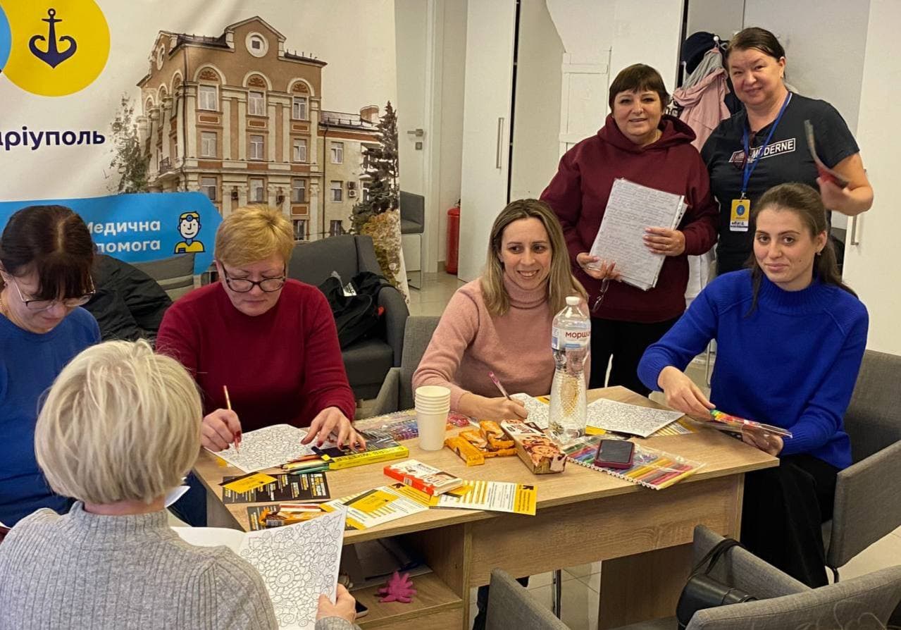 Маріупольчанки в Одесі долучилися до заняття з малювання мандал