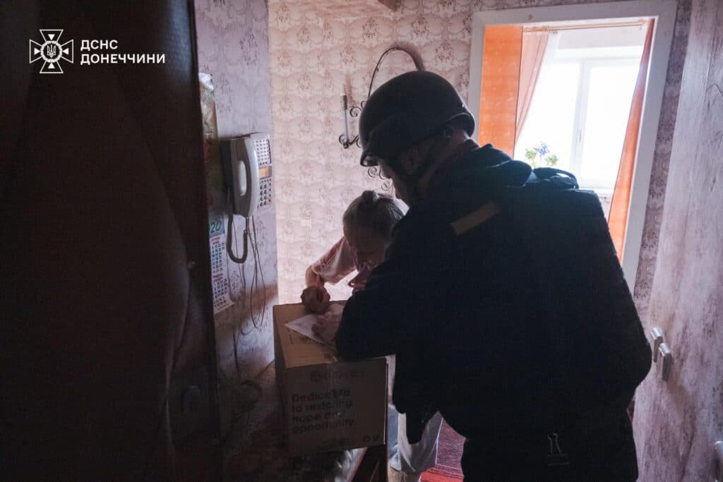 Минулої доби рятувальники доставили більше тонни гуманітарної допомоги мешканцям Краматорського району