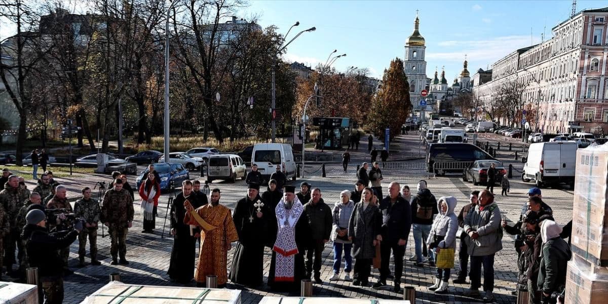 Митрополит Епіфаній освятив благодійну допомогу для Сил оборони, зокрема на Донецький напрямок