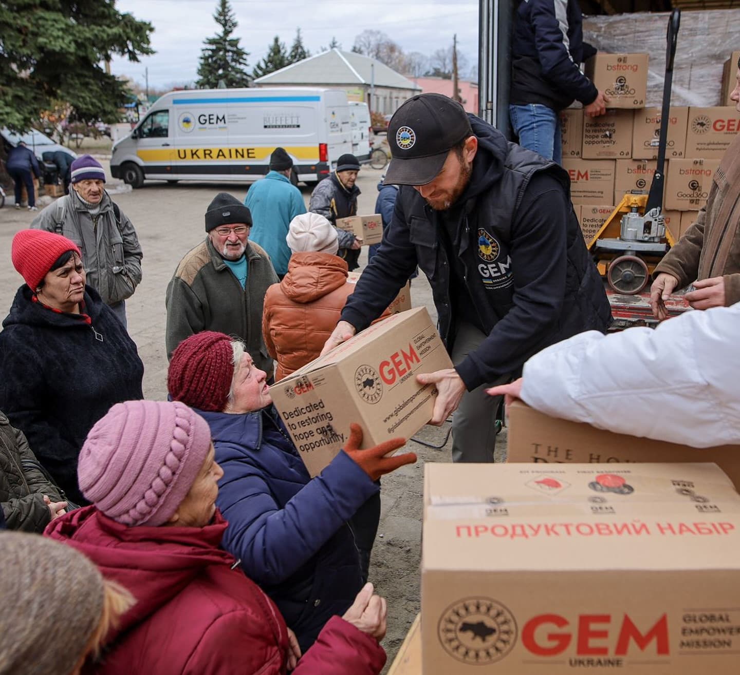 На Донеччині гуманітарну допомогу від GEM та HGBF отримали жителі селища Черкаське