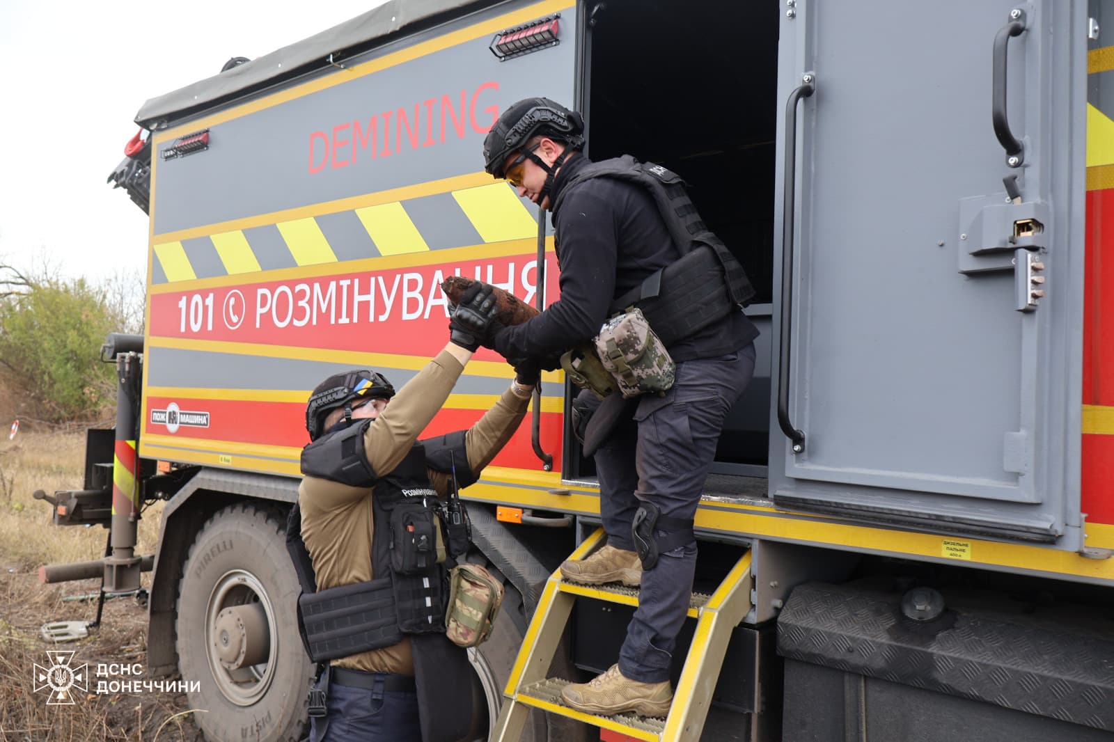 На Донеччині піротехніки ДСНС вилучили мінометну міну та артилерійські снаряди