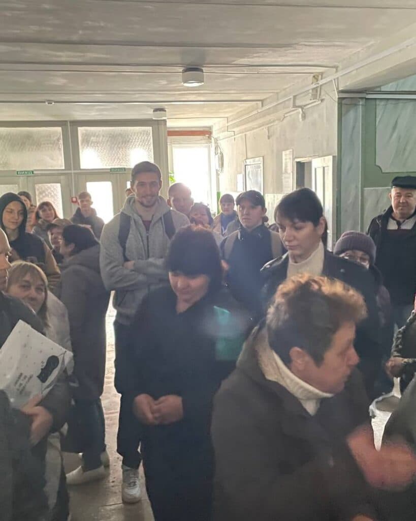 Переселенцы из Бахмутского района получили продуктовые наборы GEM и HGBF в Кривом Роге.