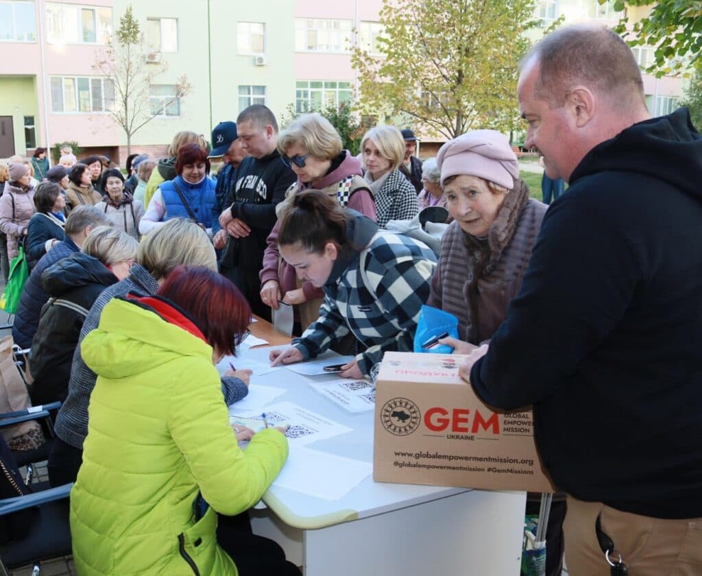Переселенцы из Селидового получили гуманитарную помощь в Киеве