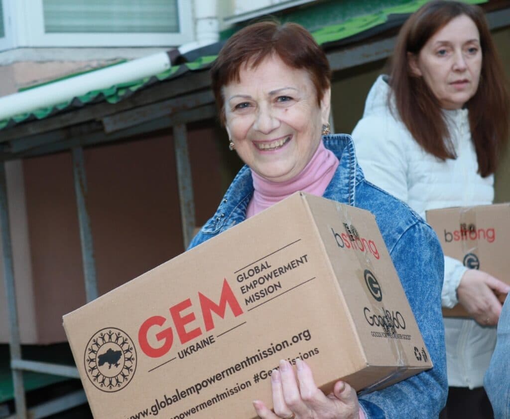 Переселенцы из Селидового получили гуманитарную помощь в Киеве