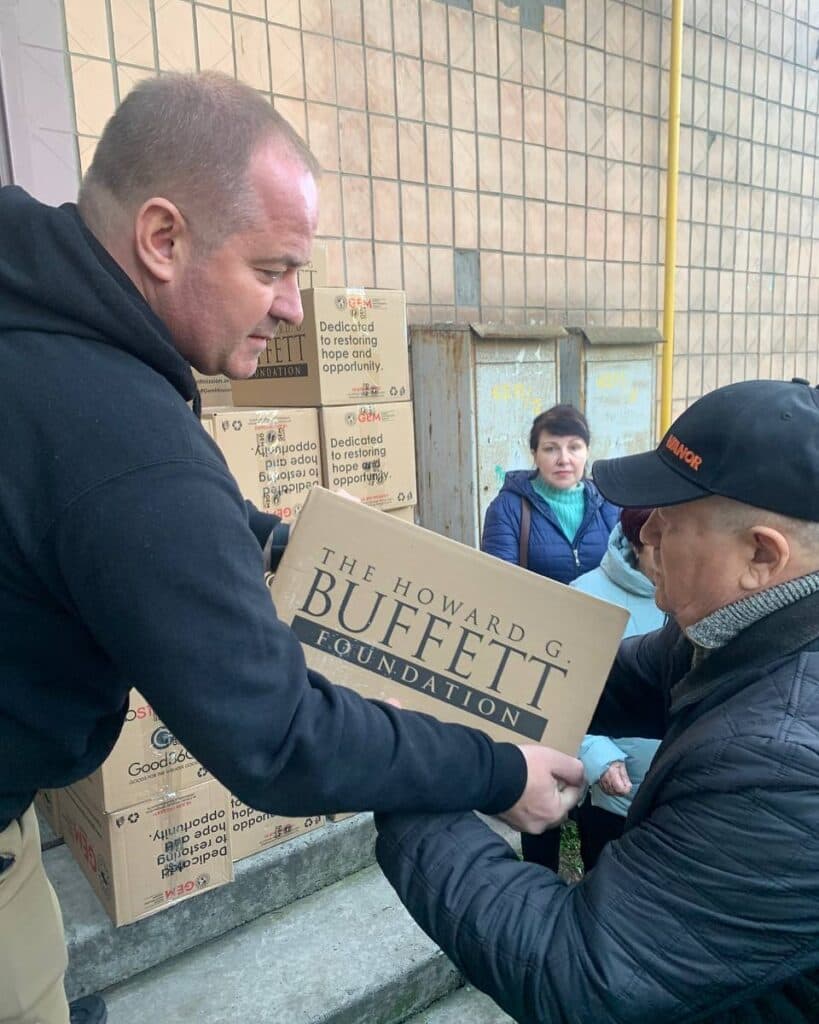 Переселенці з Волновахи отримали гуманітарну допомогу в Києві