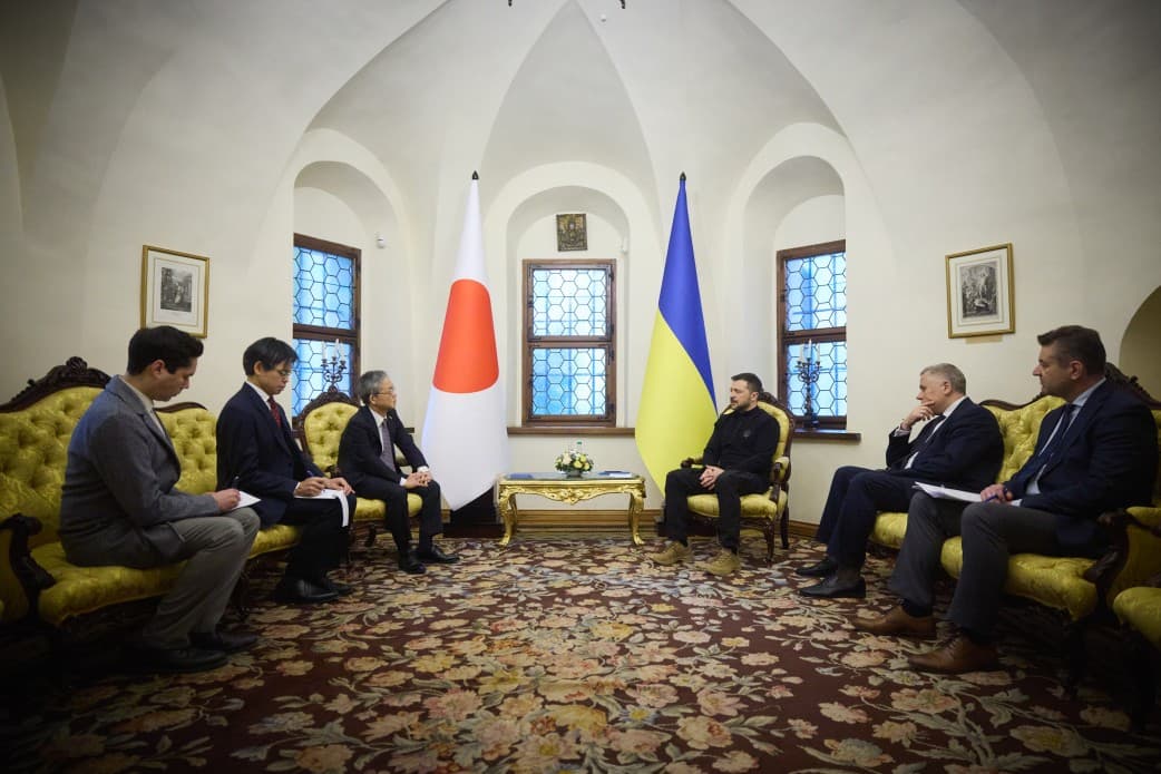 Президент України Володимир Зеленський зустрівся з міністром закордонних справ Японії Такеші Іваєю
