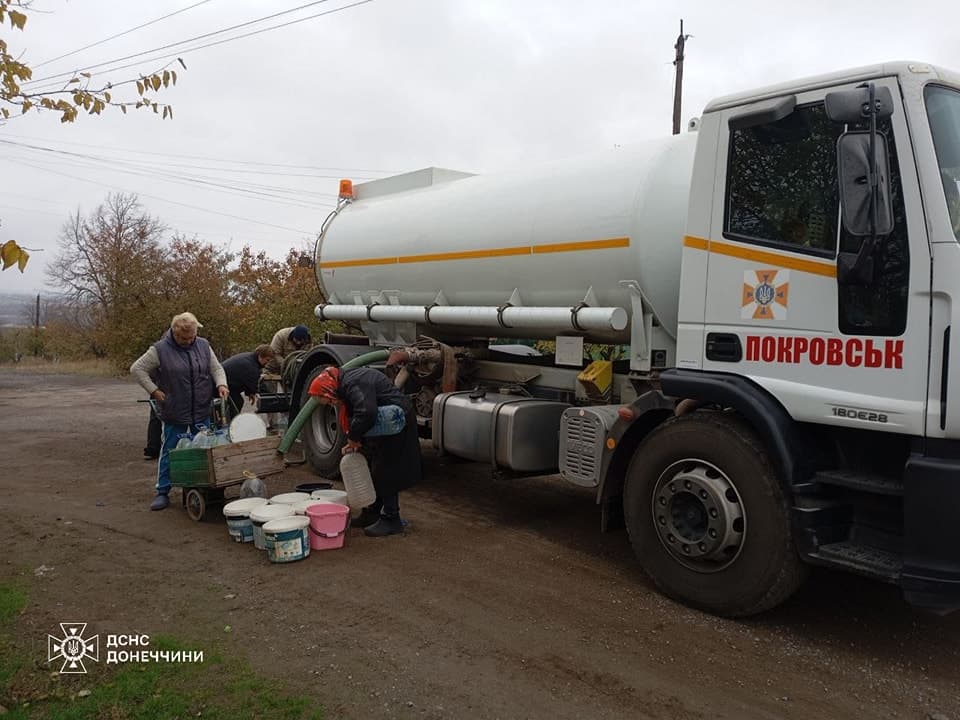 Рятувальники Донеччини доставили мешканцям Костянтинівки питну воду